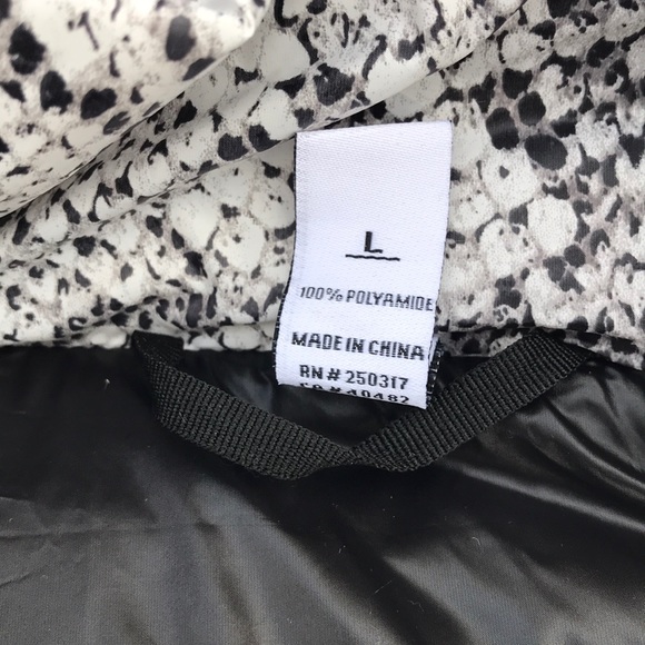 ❤️NWOT Varley Highland Puff Jacket Contrast Snake Size Large - Picture 9 of 11